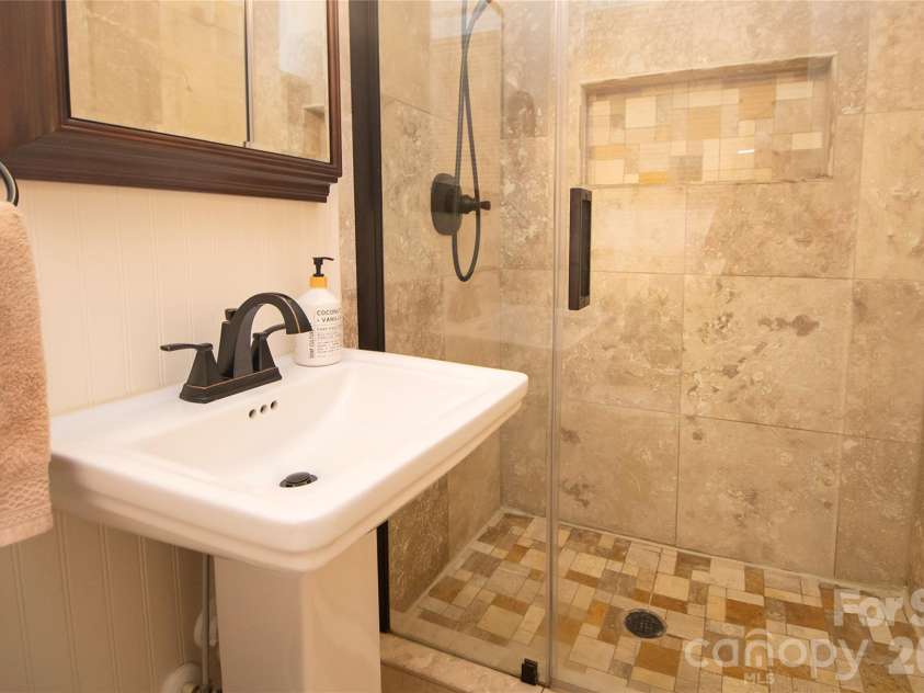 8301 Abercorn Lane, Charlotte, NC 28227.  MLS# CAR4404705, YatesRealty ID 37841. 