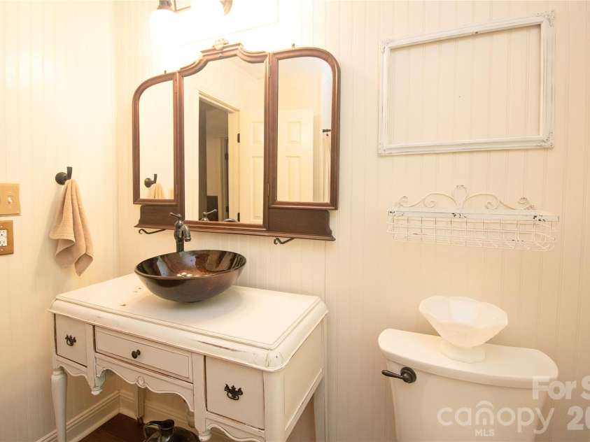 8301 Abercorn Lane, Charlotte, NC 28227.  MLS# CAR4404705, YatesRealty ID 37841. 