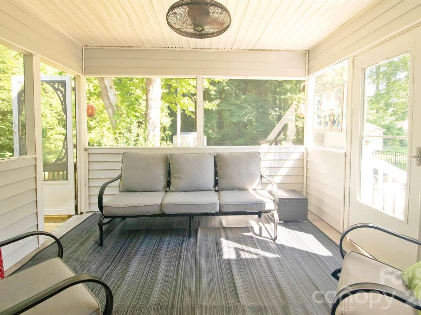 8301 Abercorn Lane, Charlotte, NC 28227.  MLS# CAR4404705, YatesRealty ID 37841. 