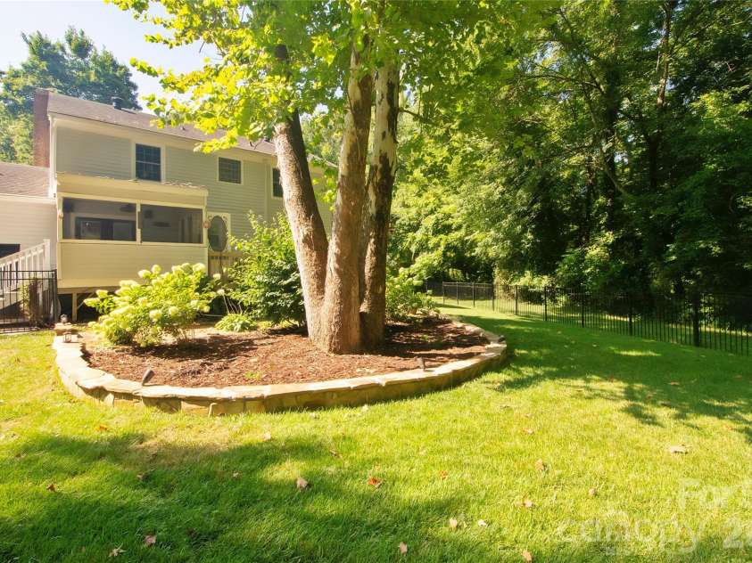 8301 Abercorn Lane, Charlotte, NC 28227.  MLS# CAR4404705, YatesRealty ID 37841. 