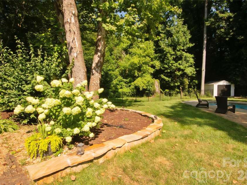 8301 Abercorn Lane, Charlotte, NC 28227.  MLS# CAR4404705, YatesRealty ID 37841. 