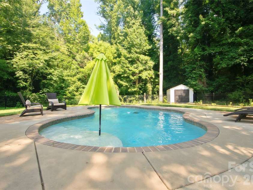 8301 Abercorn Lane, Charlotte, NC 28227.  MLS# CAR4404705, YatesRealty ID 37841. 