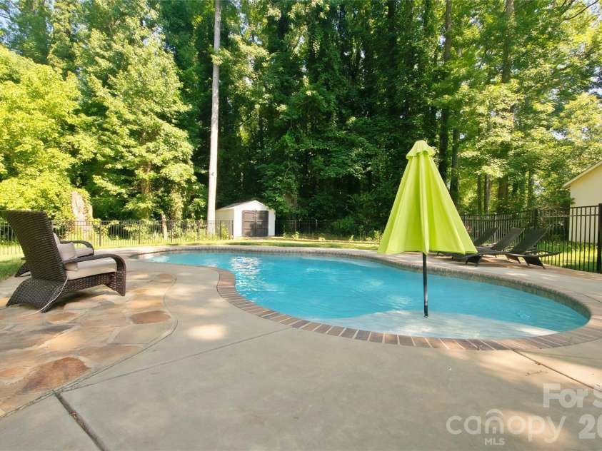 8301 Abercorn Lane, Charlotte, NC 28227.  MLS# CAR4404705, YatesRealty ID 37841. 