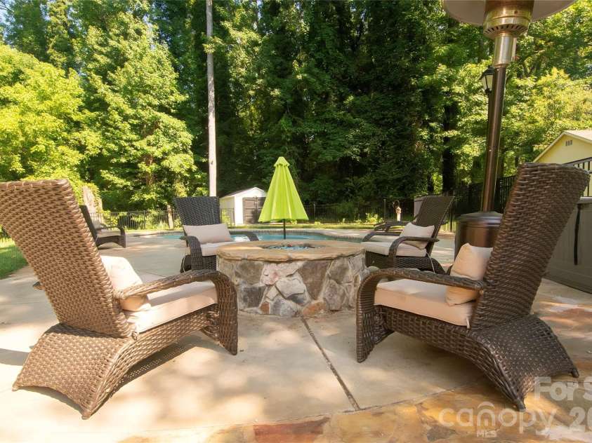 8301 Abercorn Lane, Charlotte, NC 28227.  MLS# CAR4404705, YatesRealty ID 37841. 