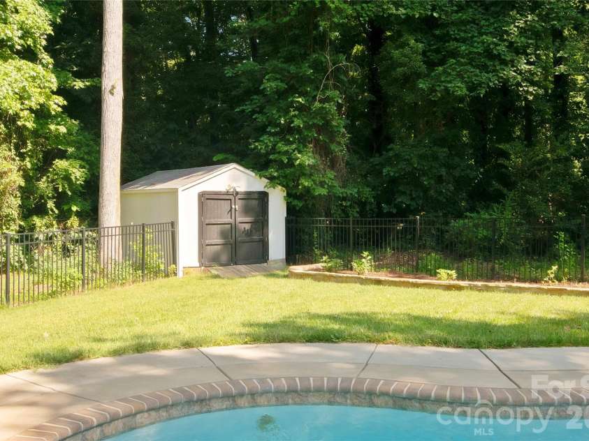 8301 Abercorn Lane, Charlotte, NC 28227.  MLS# CAR4404705, YatesRealty ID 37841. 