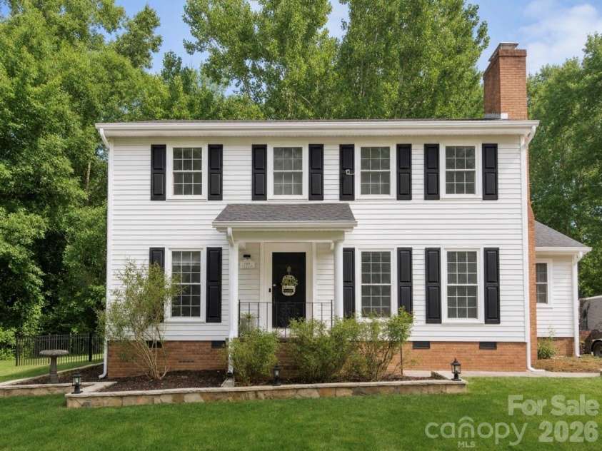8301 Abercorn Lane, Charlotte, NC 28227.  MLS# CAR4404705, YatesRealty ID 37841. 