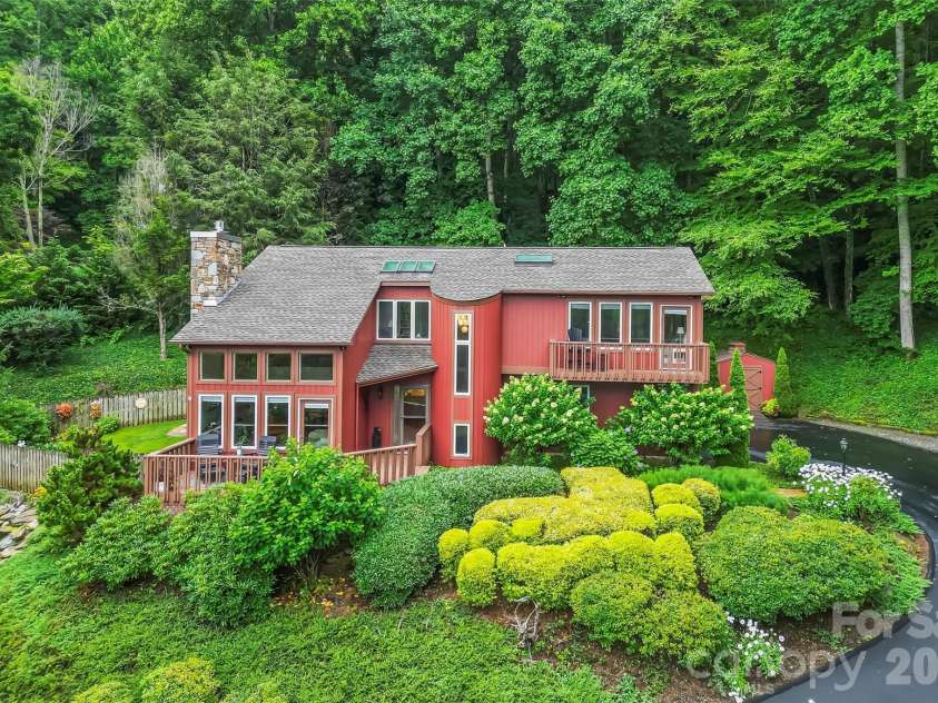 121 Stonecrest Drive, Asheville, NC 28803.  MLS# CAR4404285, YatesRealty ID 37842. 121 Stonecrest Dr