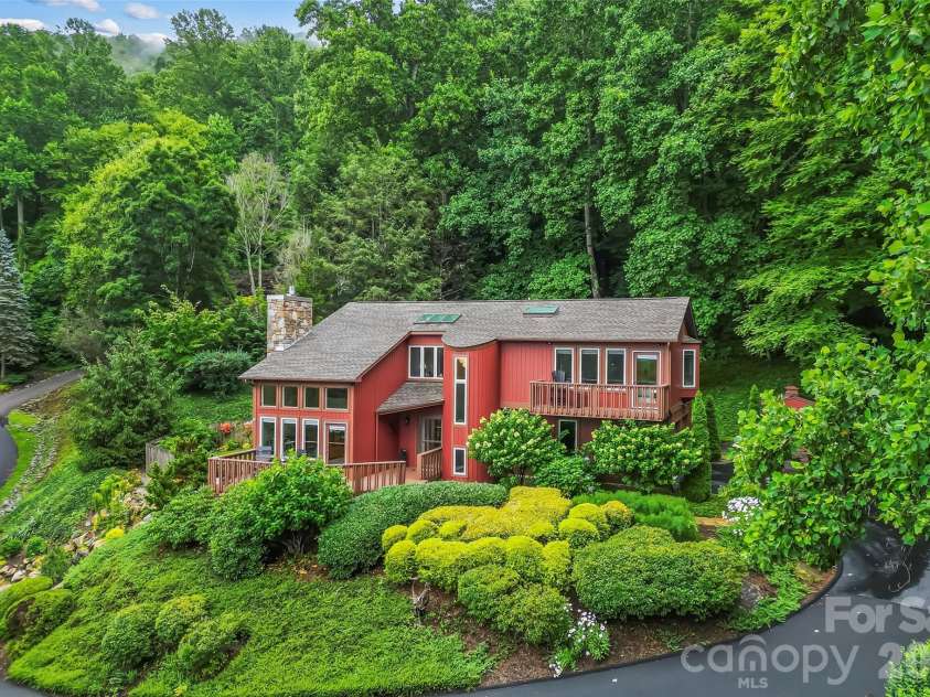 121 Stonecrest Drive, Asheville, NC 28803.  MLS# CAR4404285, YatesRealty ID 37842. 