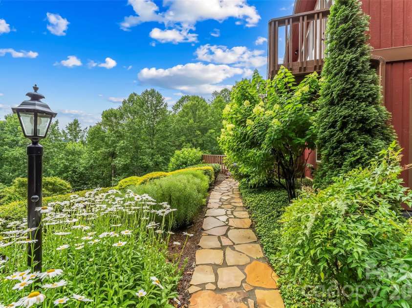 121 Stonecrest Drive, Asheville, NC 28803.  MLS# CAR4404285, YatesRealty ID 37842. 
