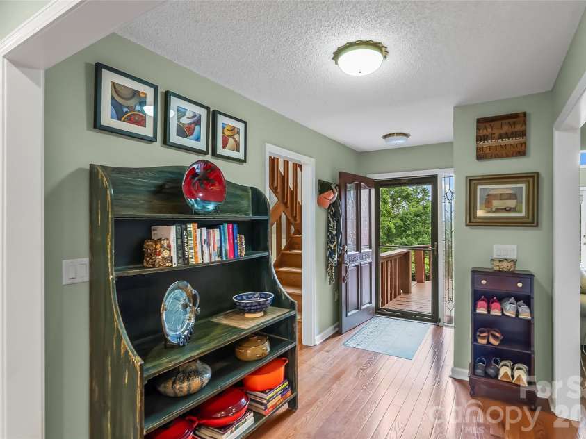 121 Stonecrest Drive, Asheville, NC 28803.  MLS# CAR4404285, YatesRealty ID 37842. Foyer