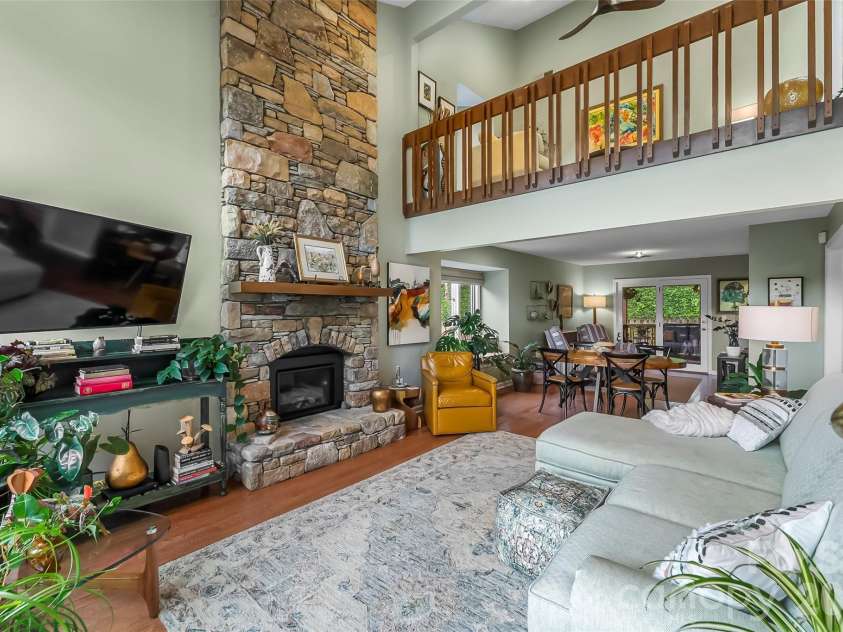 121 Stonecrest Drive, Asheville, NC 28803.  MLS# CAR4404285, YatesRealty ID 37842. Open main level