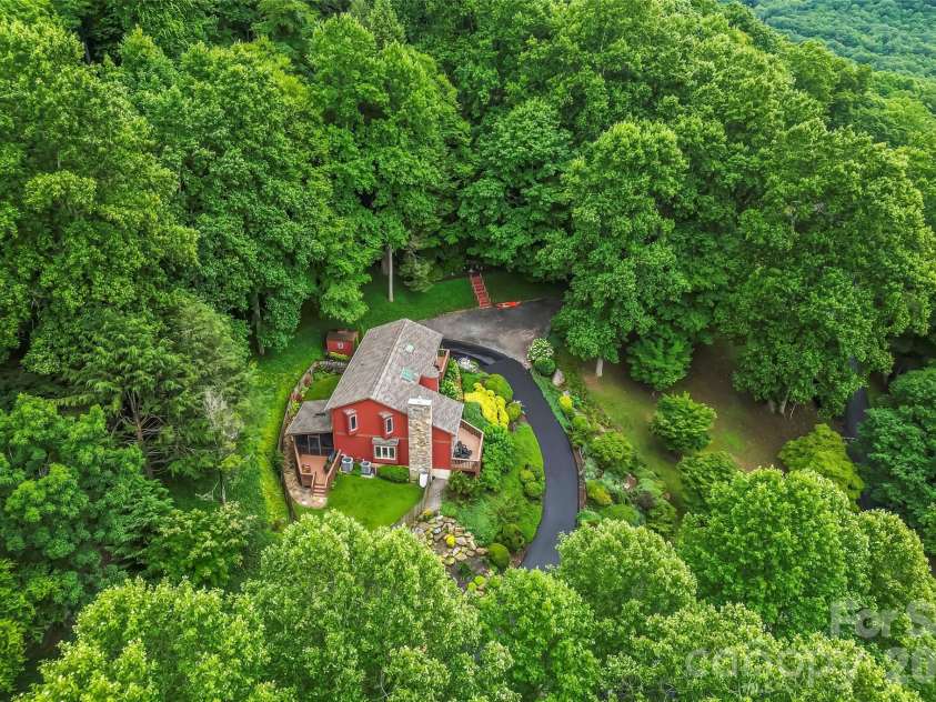 121 Stonecrest Drive, Asheville, NC 28803.  MLS# CAR4404285, YatesRealty ID 37842. Pristine property