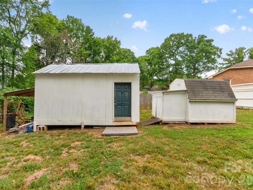 6507 Paleface Place, Charlotte, NC 28214.  MLS# CAR4405415, YatesRealty ID 37843. 