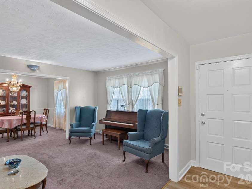 6507 Paleface Place, Charlotte, NC 28214.  MLS# CAR4405415, YatesRealty ID 37843. 