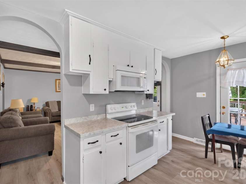 6507 Paleface Place, Charlotte, NC 28214.  MLS# CAR4405415, YatesRealty ID 37843. 