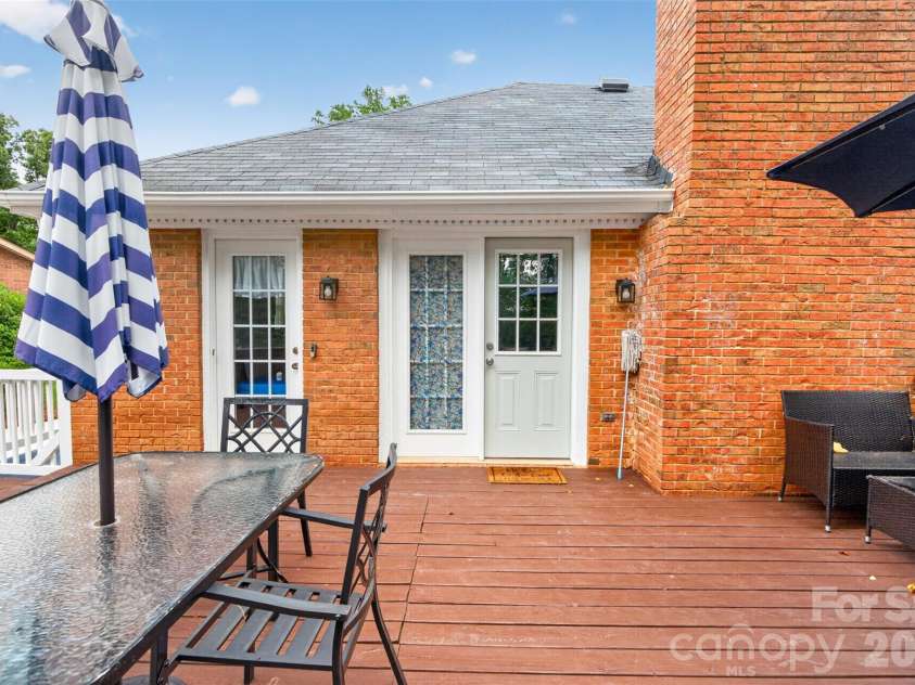 6507 Paleface Place, Charlotte, NC 28214.  MLS# CAR4405415, YatesRealty ID 37843. 