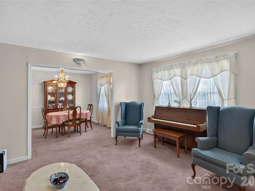 6507 Paleface Place, Charlotte, NC 28214.  MLS# CAR4405415, YatesRealty ID 37843. 
