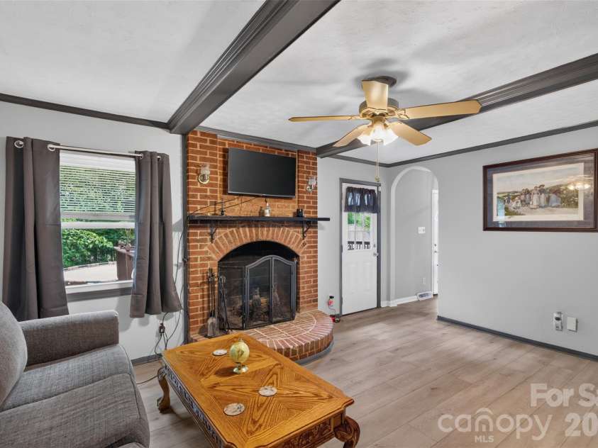 6507 Paleface Place, Charlotte, NC 28214.  MLS# CAR4405415, YatesRealty ID 37843. 