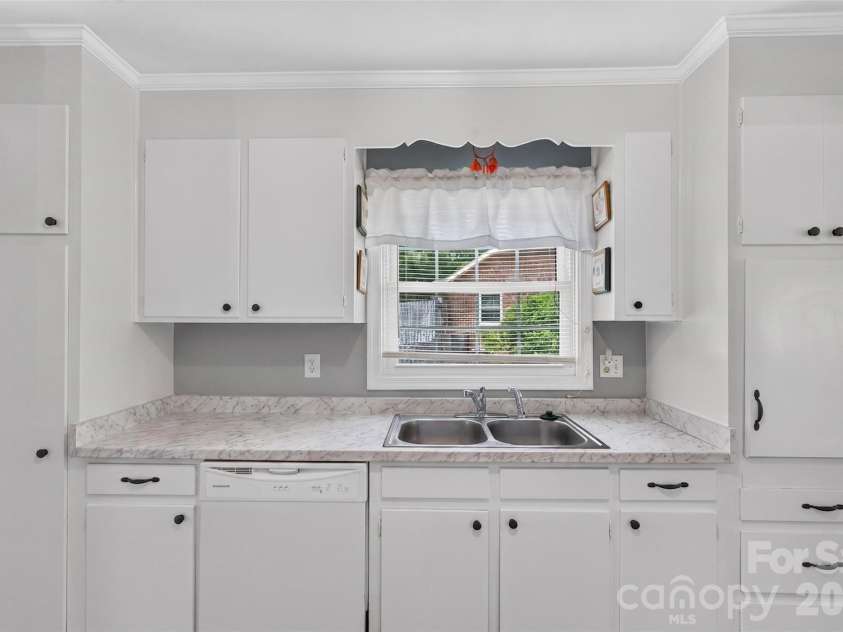 6507 Paleface Place, Charlotte, NC 28214.  MLS# CAR4405415, YatesRealty ID 37843. 