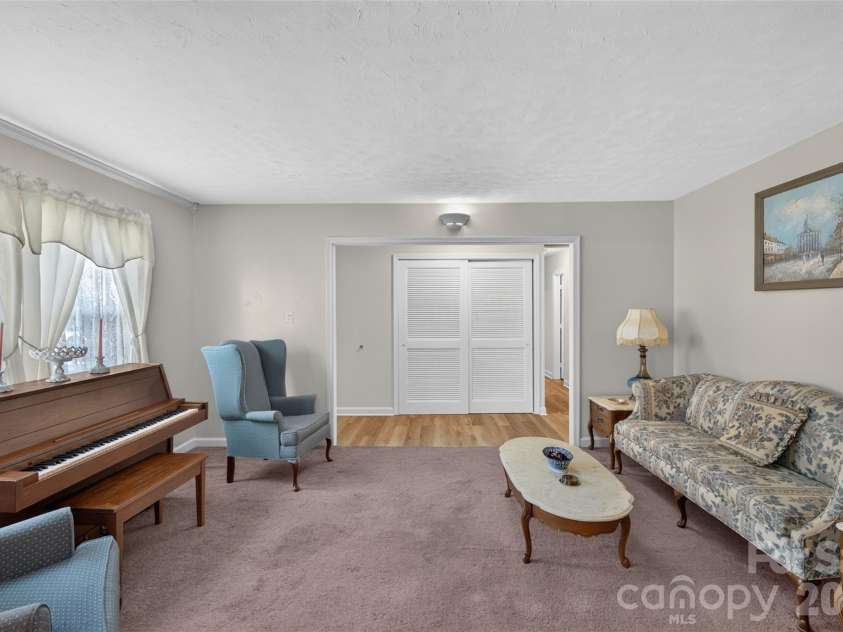 6507 Paleface Place, Charlotte, NC 28214.  MLS# CAR4405415, YatesRealty ID 37843. 