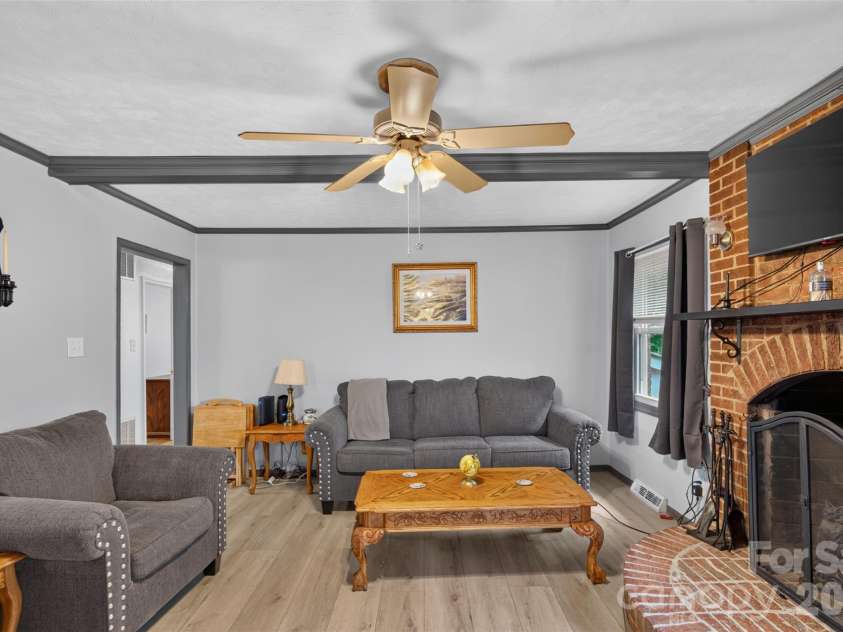 6507 Paleface Place, Charlotte, NC 28214.  MLS# CAR4405415, YatesRealty ID 37843. 