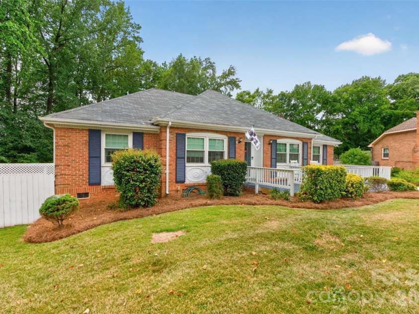 6507 Paleface Place, Charlotte, NC 28214.  MLS# CAR4405415, YatesRealty ID 37843. 