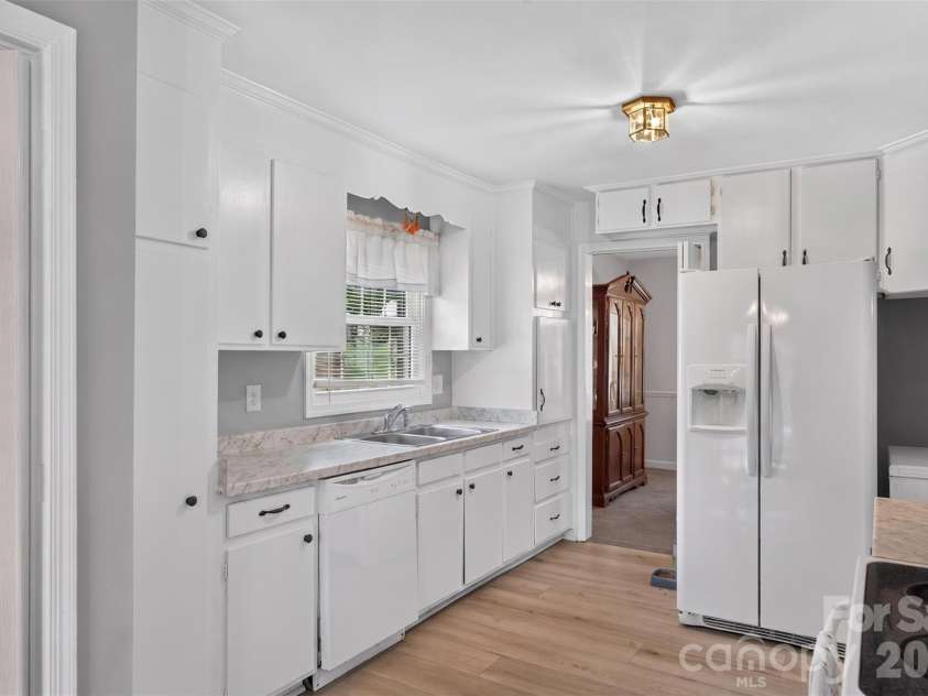 6507 Paleface Place, Charlotte, NC 28214.  MLS# CAR4405415, YatesRealty ID 37843. 