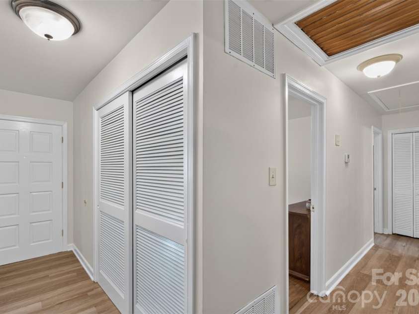 6507 Paleface Place, Charlotte, NC 28214.  MLS# CAR4405415, YatesRealty ID 37843. 