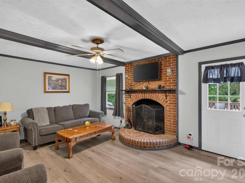 6507 Paleface Place, Charlotte, NC 28214.  MLS# CAR4405415, YatesRealty ID 37843. 
