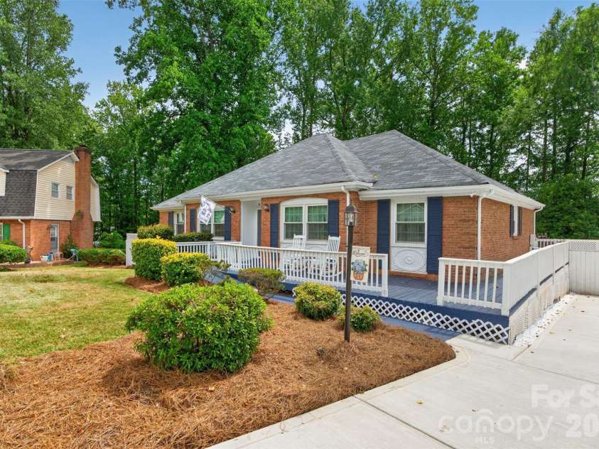 6507 Paleface Place, Charlotte, NC 28214.  MLS# CAR4405415, YatesRealty ID 37843. 