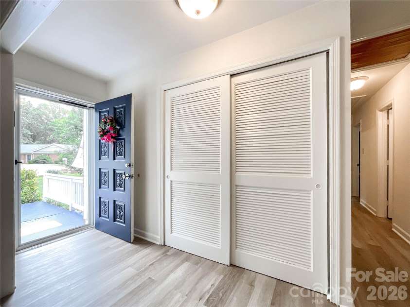 6507 Paleface Place, Charlotte, NC 28214.  MLS# CAR4425542, YatesRealty ID 37843. 