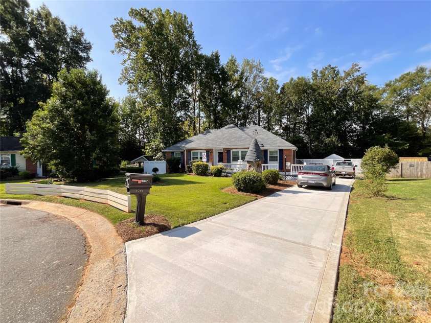 6507 Paleface Place, Charlotte, NC 28214.  MLS# CAR4425542, YatesRealty ID 37843. 