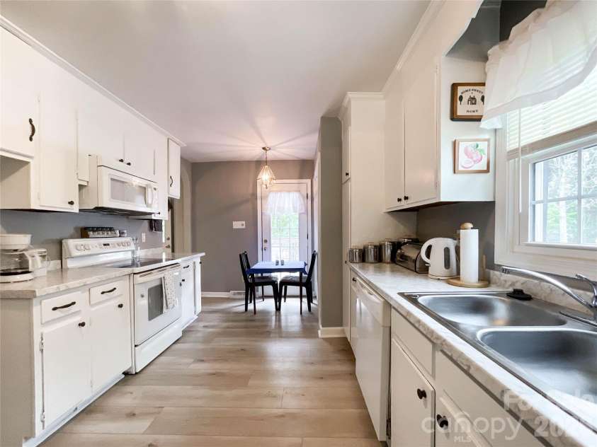 6507 Paleface Place, Charlotte, NC 28214.  MLS# CAR4425542, YatesRealty ID 37843. 
