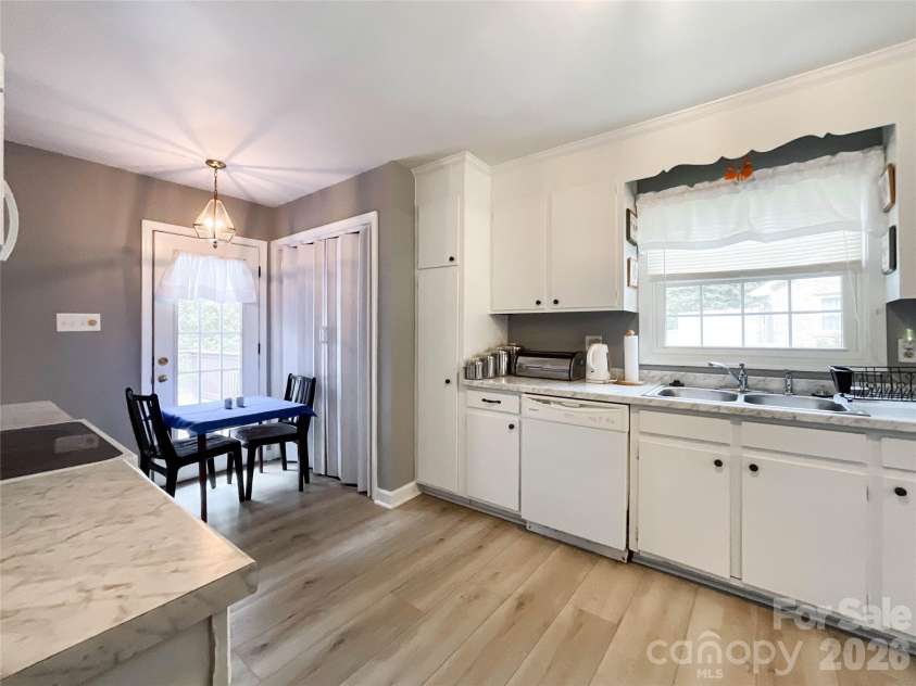 6507 Paleface Place, Charlotte, NC 28214.  MLS# CAR4425542, YatesRealty ID 37843. 