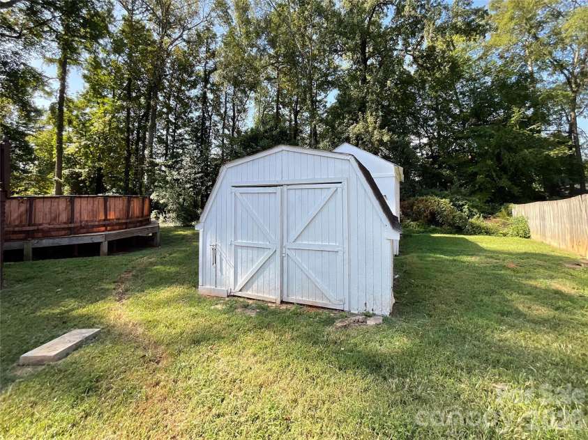 6507 Paleface Place, Charlotte, NC 28214.  MLS# CAR4425542, YatesRealty ID 37843. 