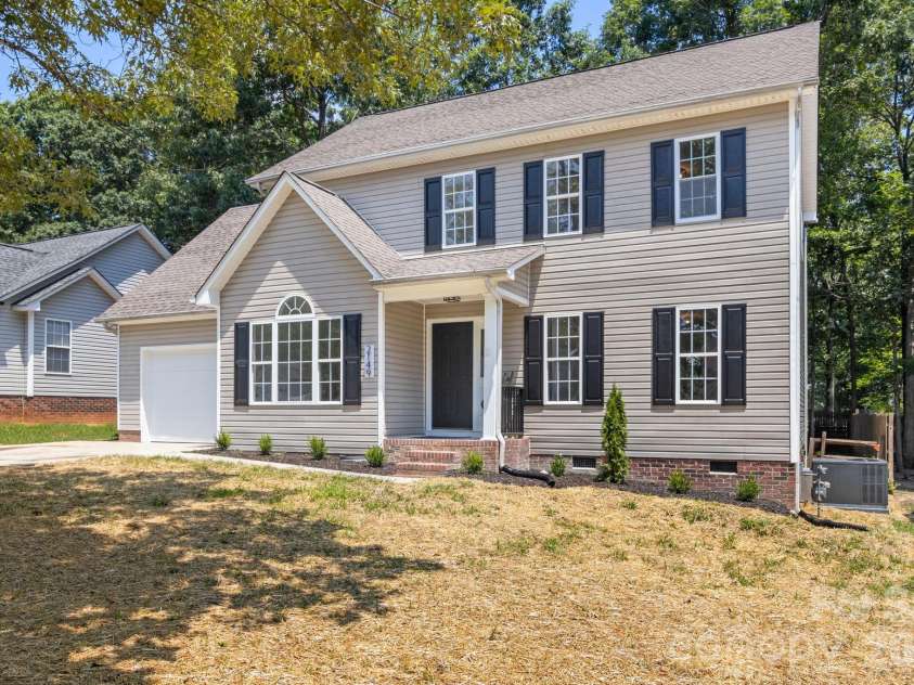 2149 Charles Towne Court, Kannapolis, NC 28083.  MLS# CAR4405408, YatesRealty ID 37845. 