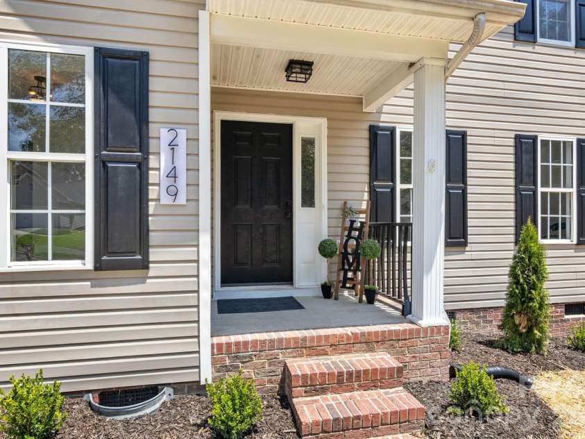 2149 Charles Towne Court, Kannapolis, NC 28083.  MLS# CAR4405408, YatesRealty ID 37845. 