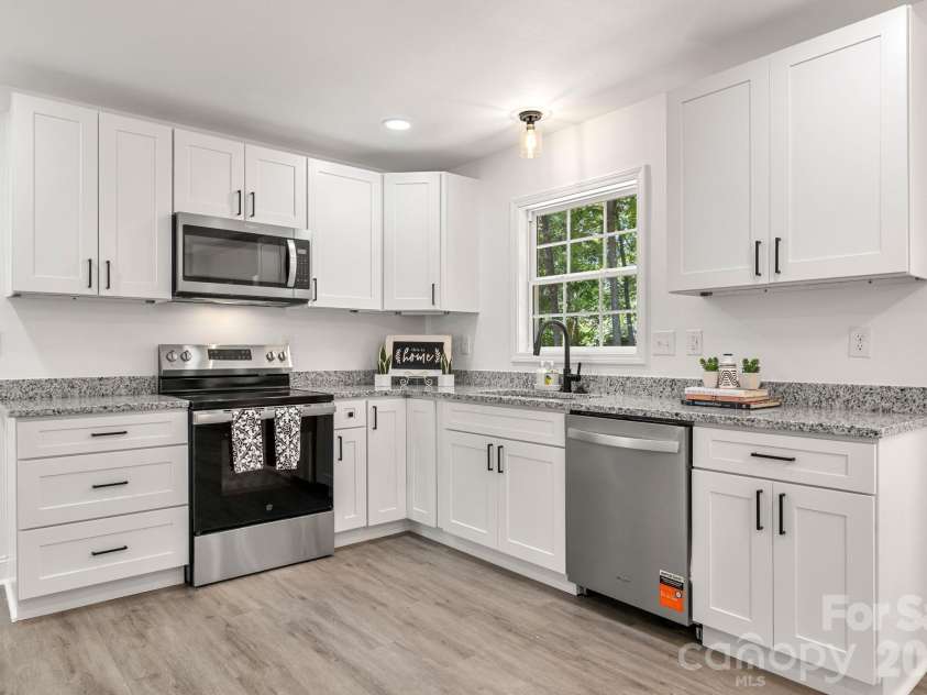 2149 Charles Towne Court, Kannapolis, NC 28083.  MLS# CAR4405408, YatesRealty ID 37845. 