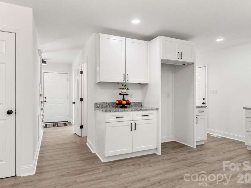 2149 Charles Towne Court, Kannapolis, NC 28083.  MLS# CAR4405408, YatesRealty ID 37845. 