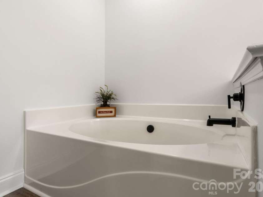 2149 Charles Towne Court, Kannapolis, NC 28083.  MLS# CAR4405408, YatesRealty ID 37845. 