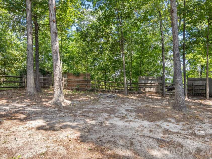 2149 Charles Towne Court, Kannapolis, NC 28083.  MLS# CAR4405408, YatesRealty ID 37845. 