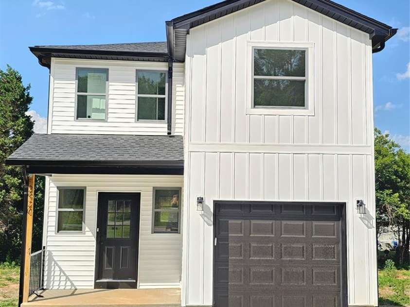 2920 21ST street Lane, Hickory, NC 28601.  MLS# CAR4404668, YatesRealty ID 37846. 