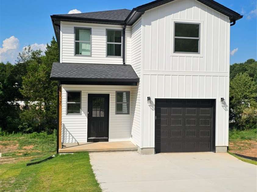 2920 21ST street Lane, Hickory, NC 28601.  MLS# CAR4404668, YatesRealty ID 37846. 