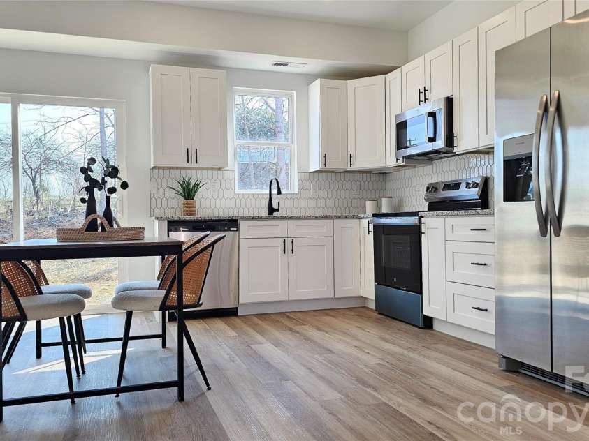 2920 21ST street Lane, Hickory, NC 28601.  MLS# CAR4404668, YatesRealty ID 37846. 