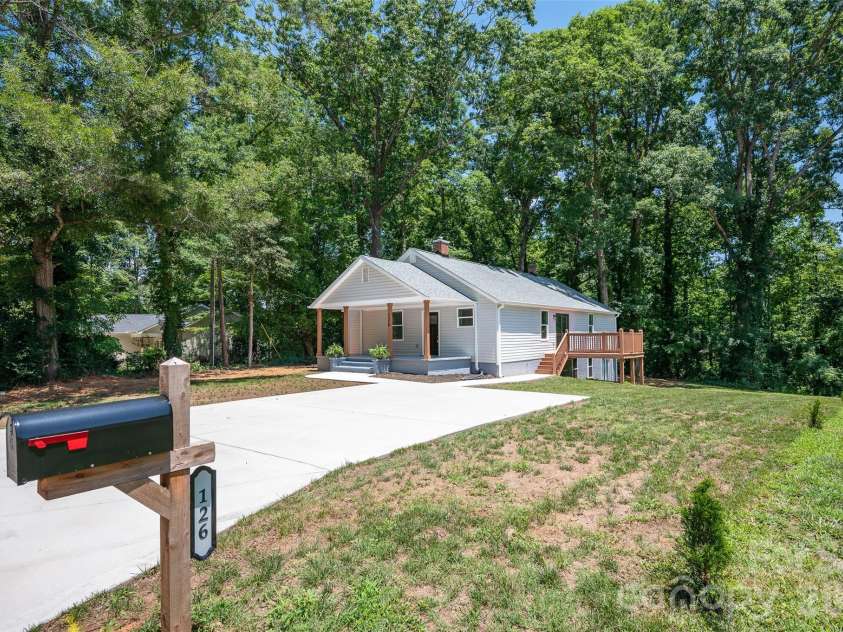 126 39th Avenue Court, Hickory, NC 28601.  MLS# CAR4405295, YatesRealty ID 37847. 