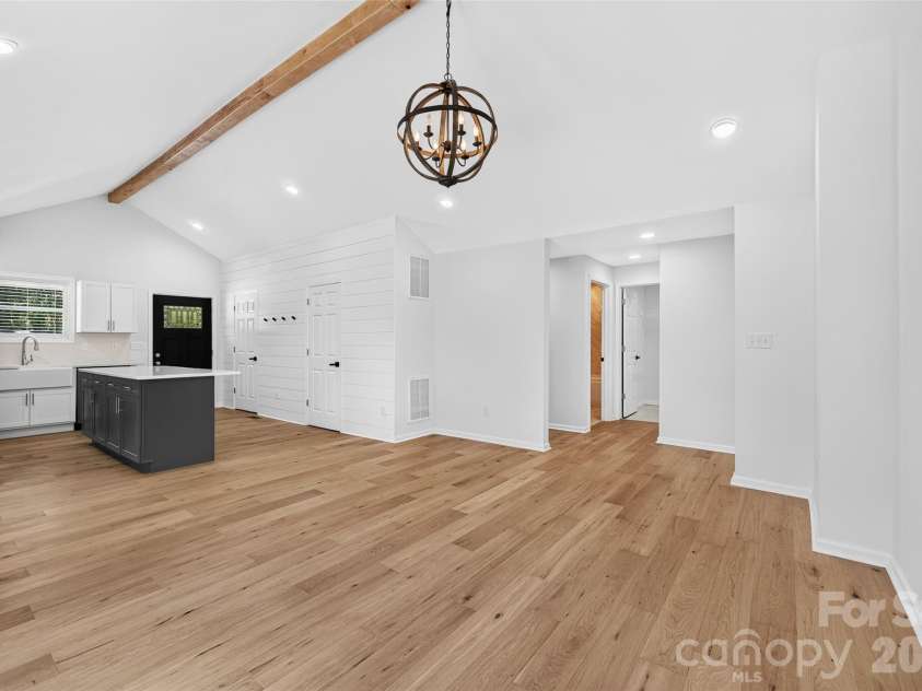 126 39th Avenue Court, Hickory, NC 28601.  MLS# CAR4405295, YatesRealty ID 37847. 