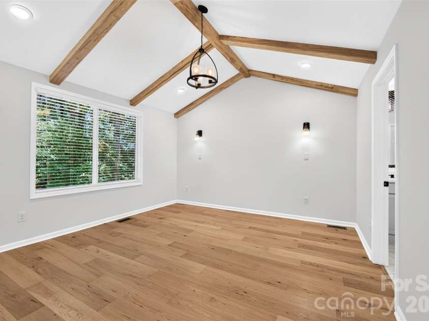 126 39th Avenue Court, Hickory, NC 28601.  MLS# CAR4405295, YatesRealty ID 37847. 