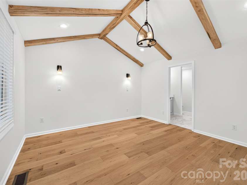 126 39th Avenue Court, Hickory, NC 28601.  MLS# CAR4405295, YatesRealty ID 37847. 