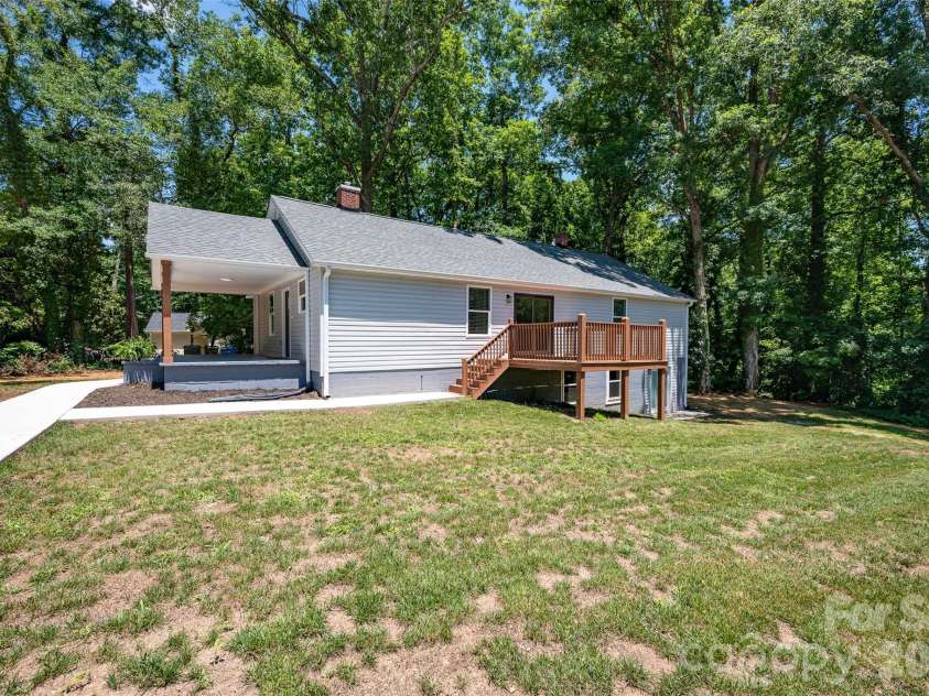 126 39th Avenue Court, Hickory, NC 28601.  MLS# CAR4405295, YatesRealty ID 37847. 