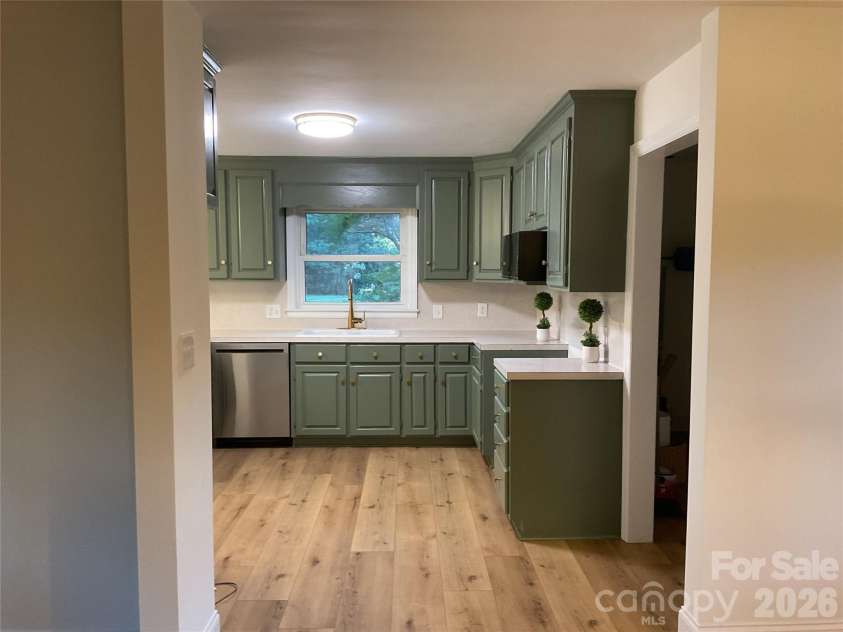 136 Gum Branch Road, Charlotte, NC 28214.  MLS# CAR4405461, YatesRealty ID 37848. 